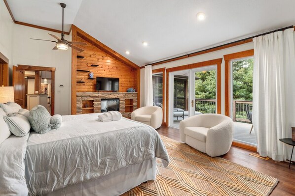 5 bedrooms, iron/ironing board, WiFi, bed sheets - Mountaintop Ridge | Near Asheville with Pool, Fire Pit, and Ranging Views (Fairview)
