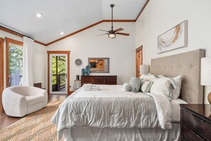 5 bedrooms, iron/ironing board, WiFi, bed sheets