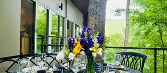 Tara's Treehouse | Secluded Modern Retreat | Pet-Friendly and Fire Pit