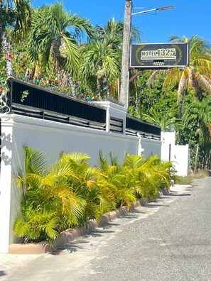 Front of property - Hotel 1325 (Bani)