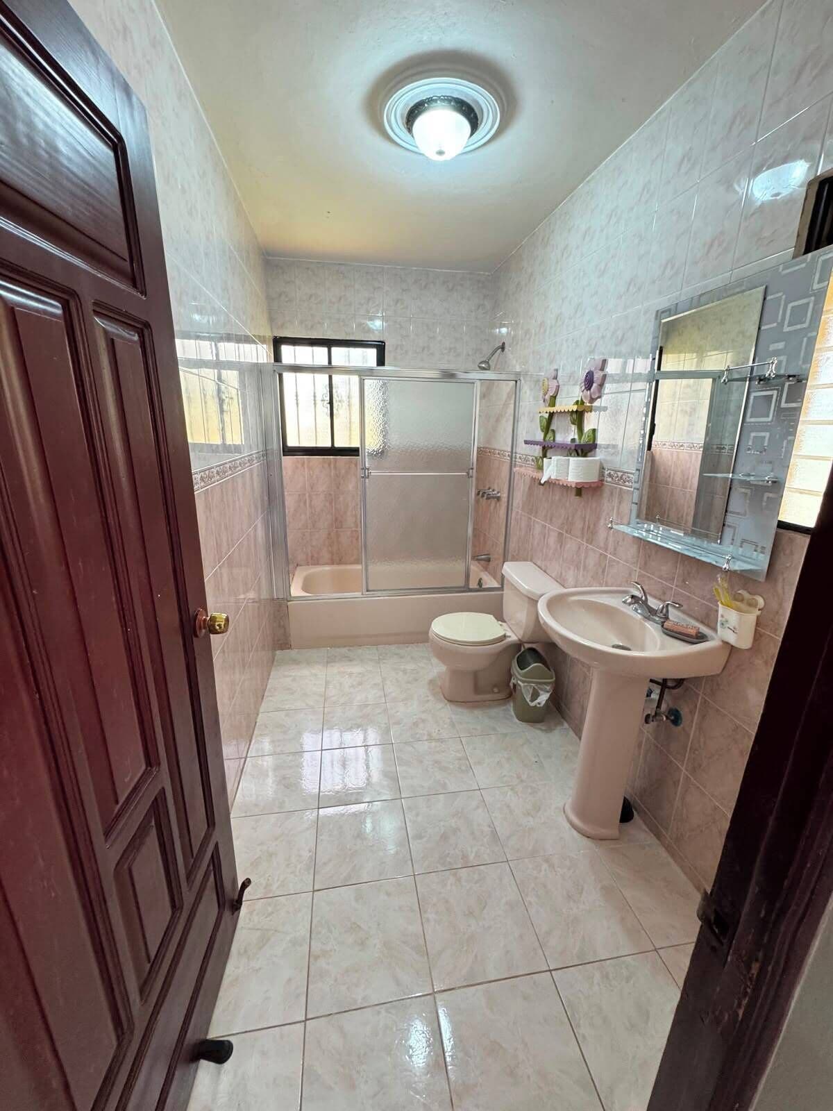 Family House | Bathroom | Shower, rainfall showerhead, free toiletries, heated floors