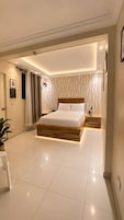 Kamar Standar | Seprai premium, ruang kerja ramah laptop, dan kedap suara