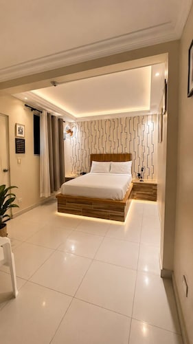Hotel 1325