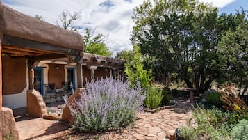 House (3 Bedrooms) | Property amenity