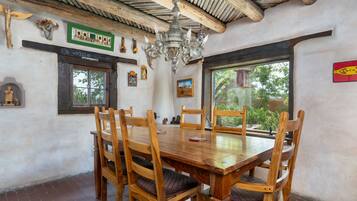 House (3 Bedrooms) | Property amenity