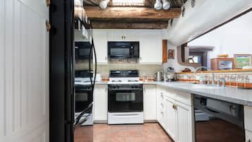 Rumah, Beberapa Tempat Tidur, patio, pemandangan gunung | Dapur pribadi | Lemari es, microwave, oven, dan kompor