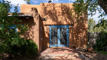 Nhà, nhiều giường, sân hiên, quang cảnh núi | Ngoại thất