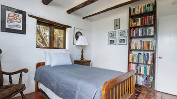 House (3 Bedrooms) | Property amenity