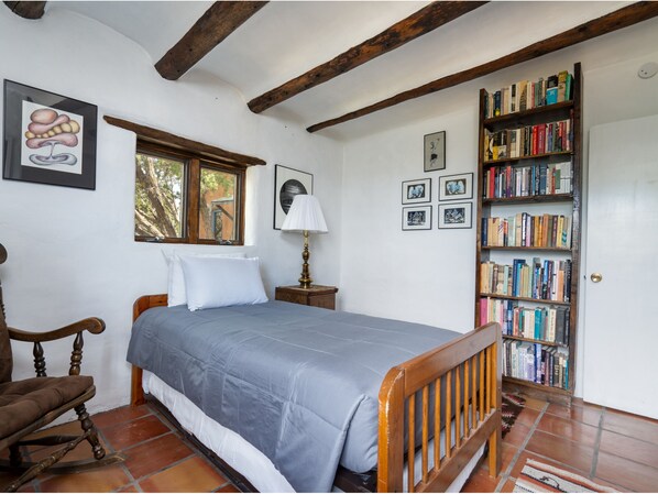 House (3 Bedrooms) | Property amenity