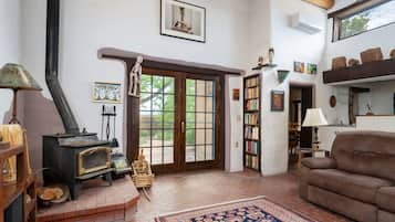 House (3 Bedrooms) | Front of property