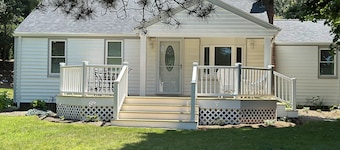 Centrally located Orleans home w/ outdoor seatiing