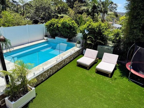 Freshwater Pearl - a stunning luxury retreat, close to beaches and shops!