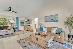 Smart TV, caminetto, videogiochi, tavolo da calcetto