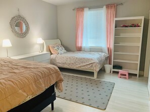 4 habitaciones, tabla de planchar con plancha, wifi y ropa de cama