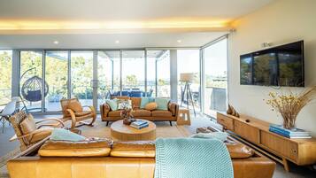 House | Living room | 1-cm Smart TV with digital channels