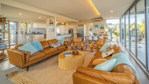 Living area - Burraneer (Coles Bay)
