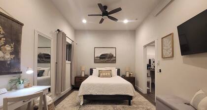 Coal Creek Cottage (hot tub, dog and kid friendly)