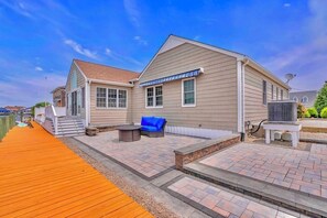 Terrace/patio - Waterfront 3 BR House w/ Pool and Dock! - Mantoloking (Mantoloking)