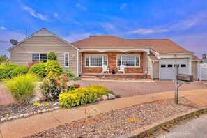 Exterior - Waterfront 3 BR House w/ Pool and Dock! - Mantoloking (Mantoloking)