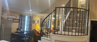 StockYards-BBobs-4mins! GrayLee House.4-Bedrooms, TCU close by