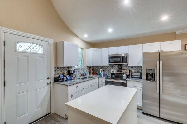 Coffee/tea maker, fridge, microwave, oven