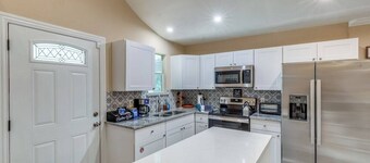 StockYards-BBobs-4mins! GrayLee House.4-Bedrooms, TCU close by