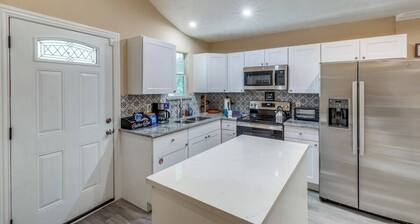 StockYards-BBobs-4mins! GrayLee House.4-Bedrooms, TCU close by