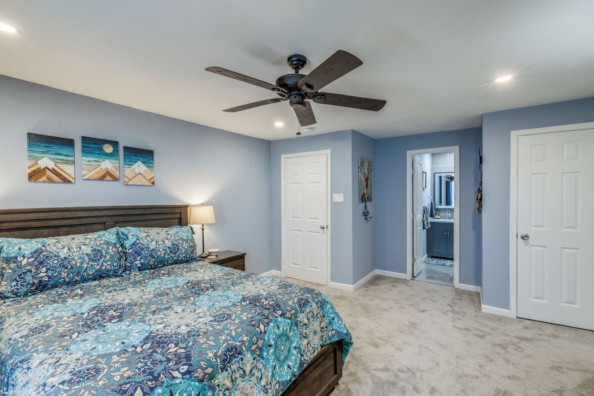 4 bedrooms, iron/ironing board, free WiFi, bed sheets