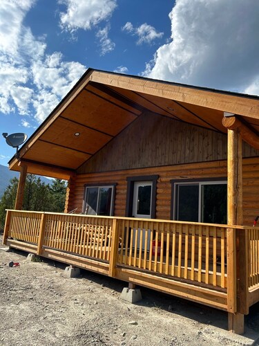  Cabins in the mountains next to Yellowstone National Park!