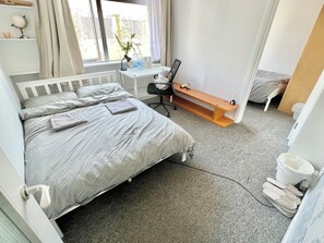 3 bedrooms, desk, free WiFi, bed sheets