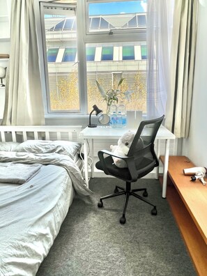 3 bedrooms, desk, free WiFi, bed sheets