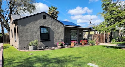 2/1 Cozy Home in the Heart of the City