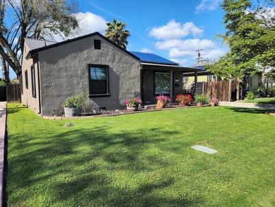 2/1 Cozy Home in the Heart of the City