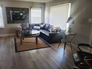 Una Smart TV, una chimenea