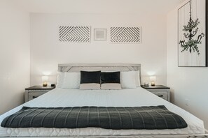 3 chambres, coffres-forts dans les chambres, bureau