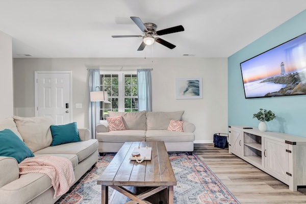 {LIVING ROOM} Ultimate comfort meets entertainment bliss in this living room.