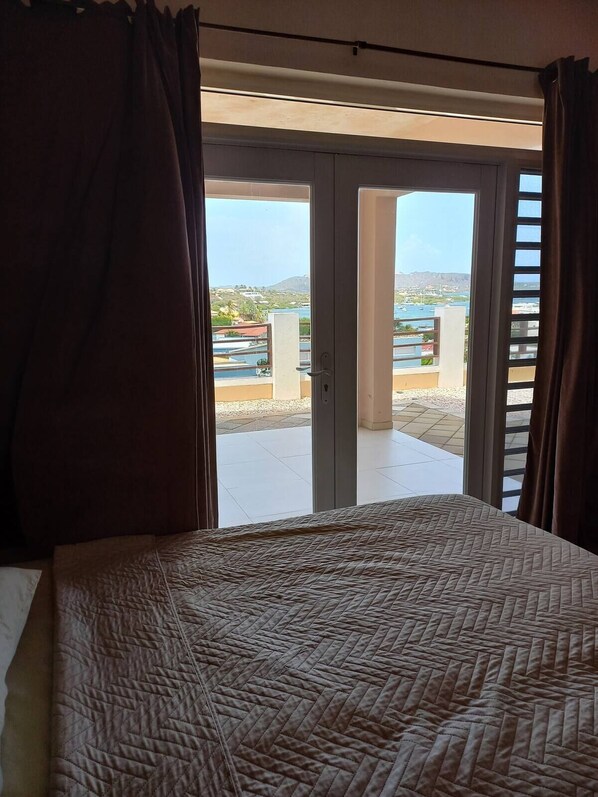 2 bedrooms, in-room safe, iron/ironing board, free WiFi