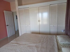 2 bedrooms, in-room safe, iron/ironing board, free WiFi