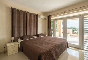 2 slaapkamers, een kluis op de kamer, een strijkplank/strijkijzer