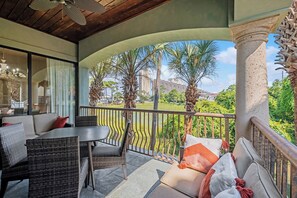 Outdoor dining - FEATURED ON THE AMERICAN DREAM TV SHOW! HOME SLEEPS 10,PRIVATE BEACH ACCESS,POOL (Miramar Beach)