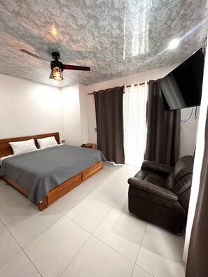 5 bedrooms, iron/ironing board, WiFi, bed sheets