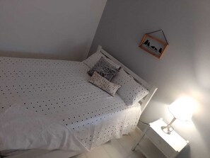 2 bedrooms, WiFi, bed sheets