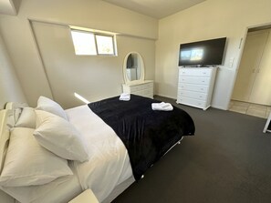 เบสิกอพาร์ทเมนท์ | 1 ห้องนอน, เตารีด/โต๊ะรีดผ้า, Wi-Fi ฟรี