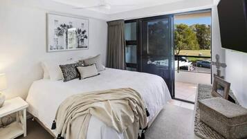 2 bedrooms, iron/ironing board, travel cot, free WiFi