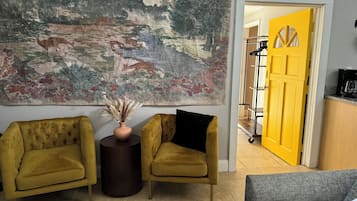1 habitación, tabla de planchar con plancha, cuna de viaje y wifi