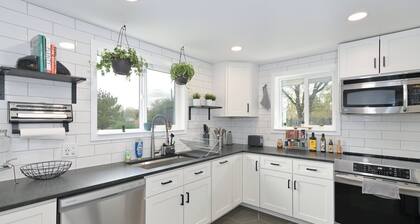 Renovated Hidden-Gem Minutes from Downtown Denver with coffee bar