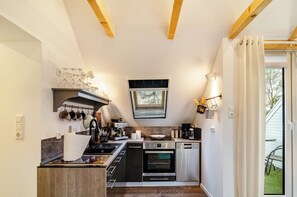 Kylskåp, ugn, spishäll och diskmaskin