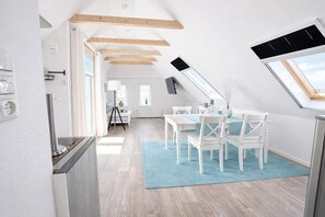 Dining - Charming Top-Floor Apartment with Loggia and Panoramic Views – Pure Peace & Nature (Osteel)