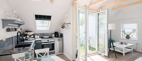 Fridge, oven, stovetop, dishwasher