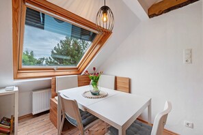 Dining - Apartment in Rosenberg – Rooftop Terrace with Rhine View near Koblenz (Lahnstein)